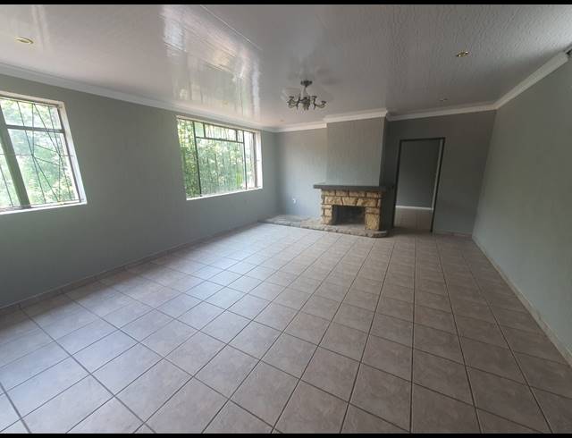 2 BEDROOM APARTMENT TO LET IN THREE RIVERS PROPER